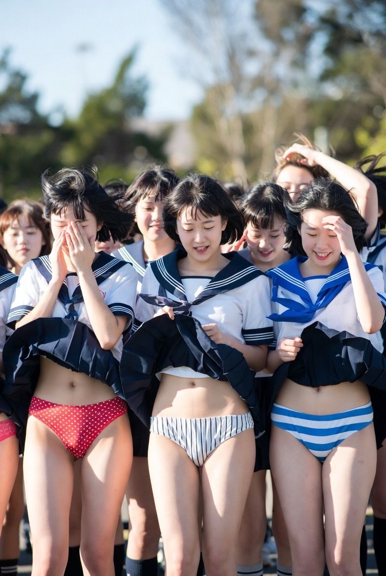 制服パンチラ  強風  全30枚
