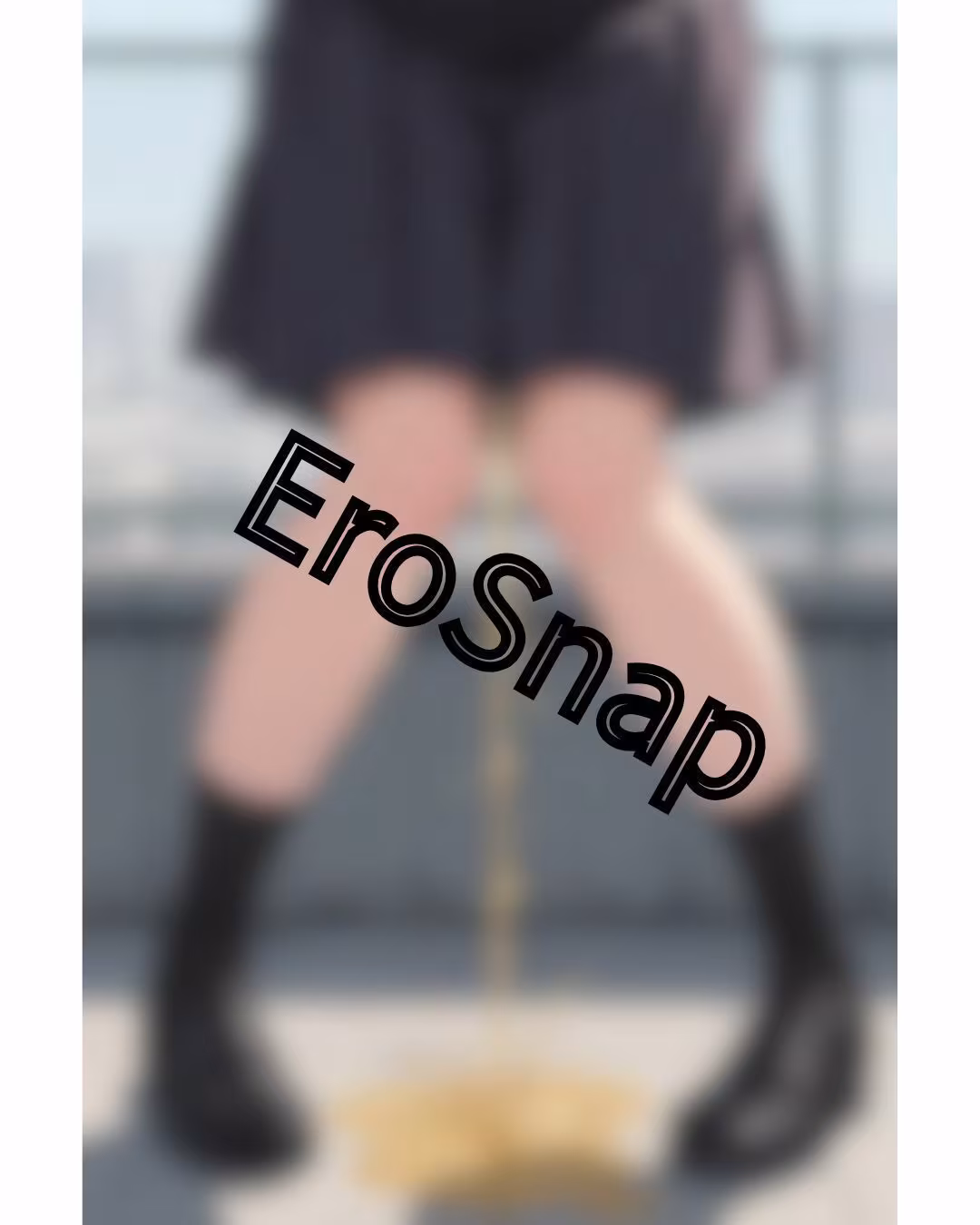 美脚とエロいおしっこお漏らし（50枚）