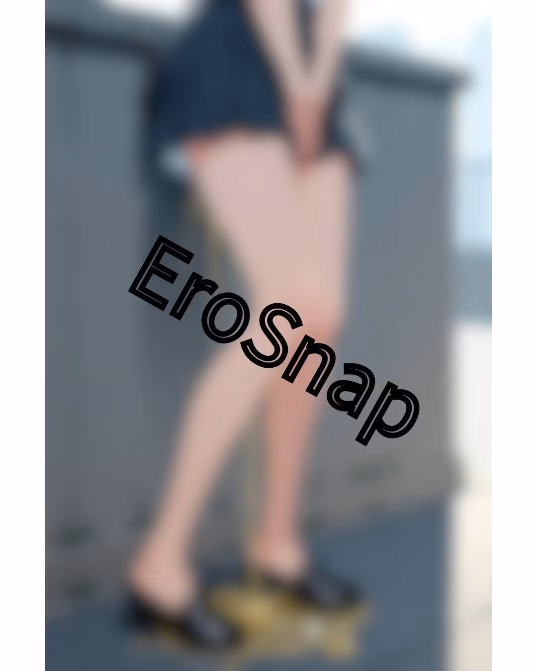 美脚とエロいおしっこお漏らし（50枚）