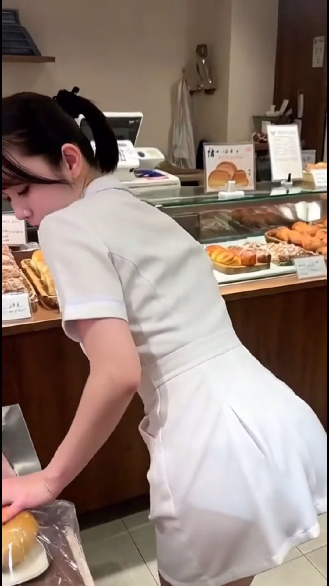 はたらく女性 OL ハプニング 新入社員 盗撮 パンチラ ブラチラ パンティ 職場 ナース 歯科助手 スチュワーデス